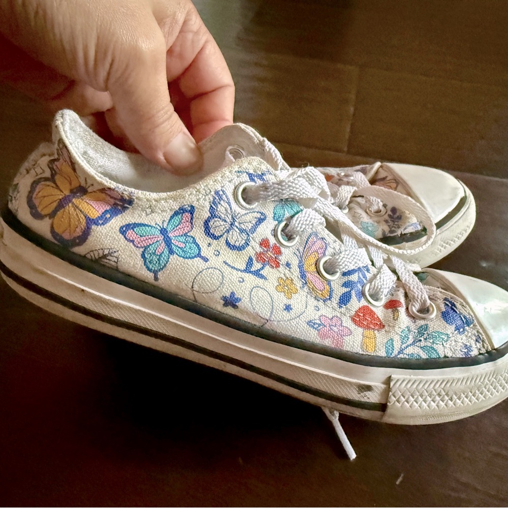 Converse girls shoes